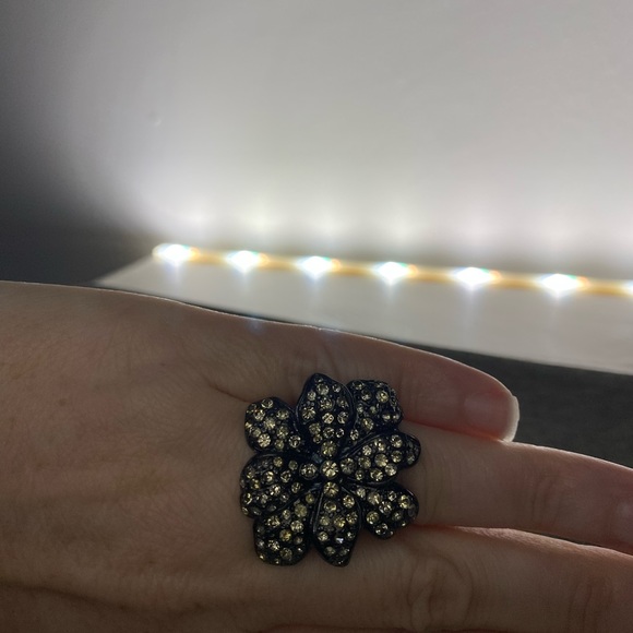 Flower gemstone statement ring - Picture 2 of 4